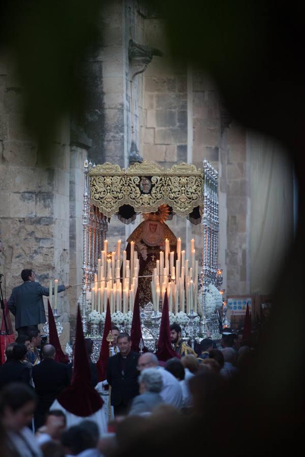 Las fotos de la hermandad de la Vera Cruz el Lunes Santo de la Semana Santa de Córdoba 2017