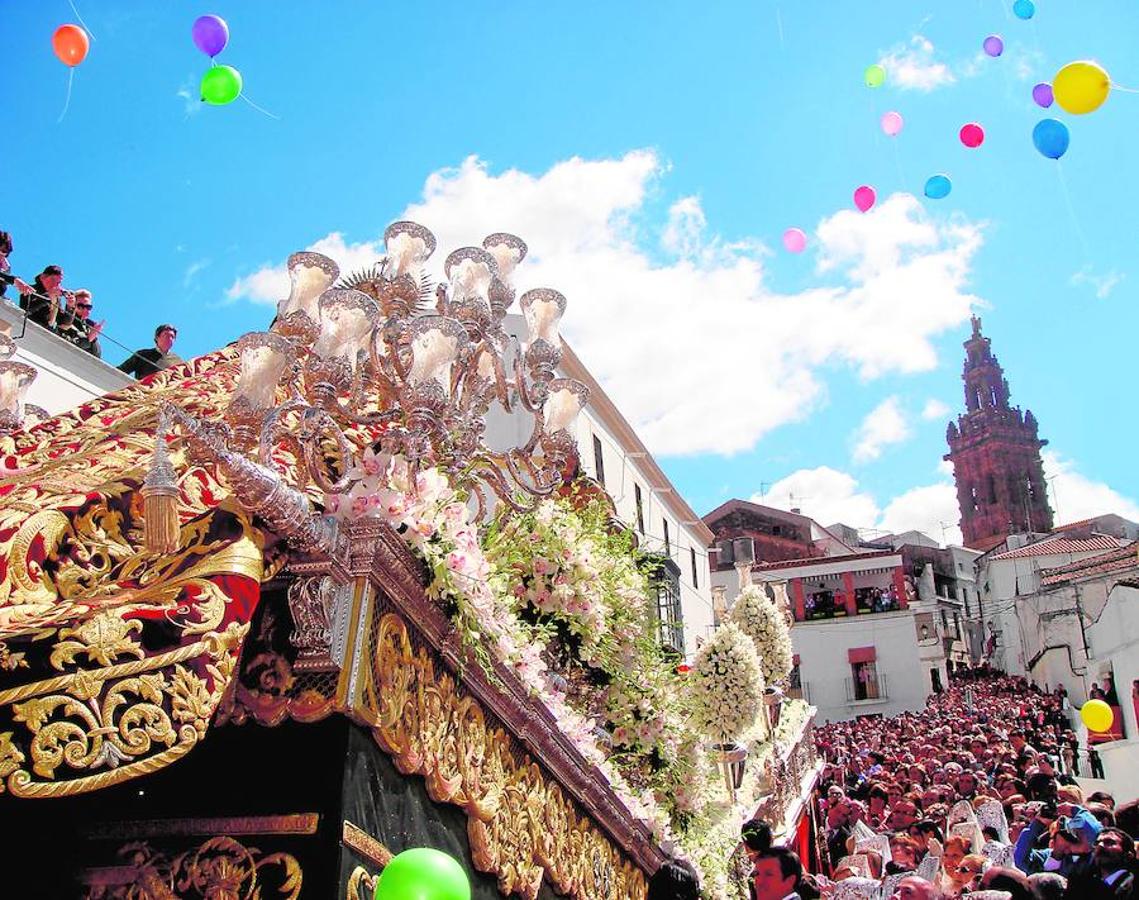 Procesión del Domingo de Resurrección en Jerez de los Caballeros (Badajoz) en el año 2009. 