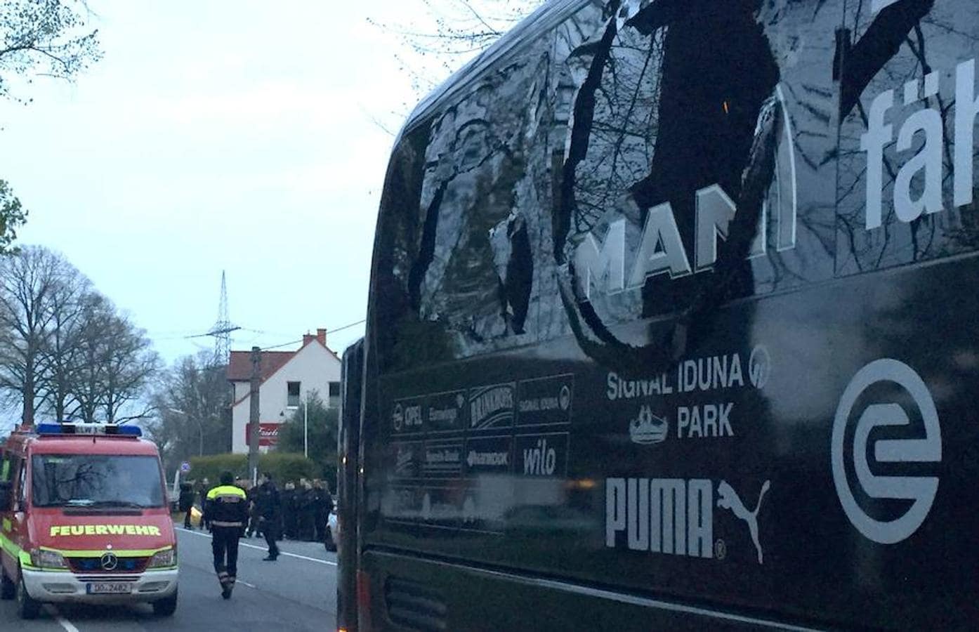 Así quedaron las lunas del autobús del Borussia de Dortmund