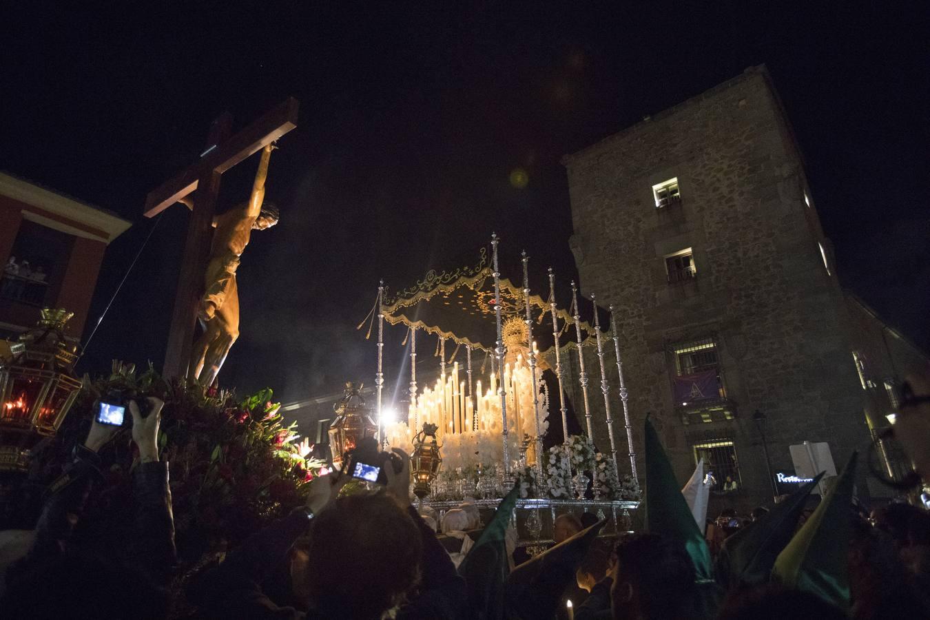 Encuentro entre el Cristo crucificado y la Virgen en Ávila. 