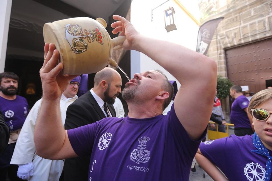 Fotos: Cigarreras el Miércoles Santo en Cádiz