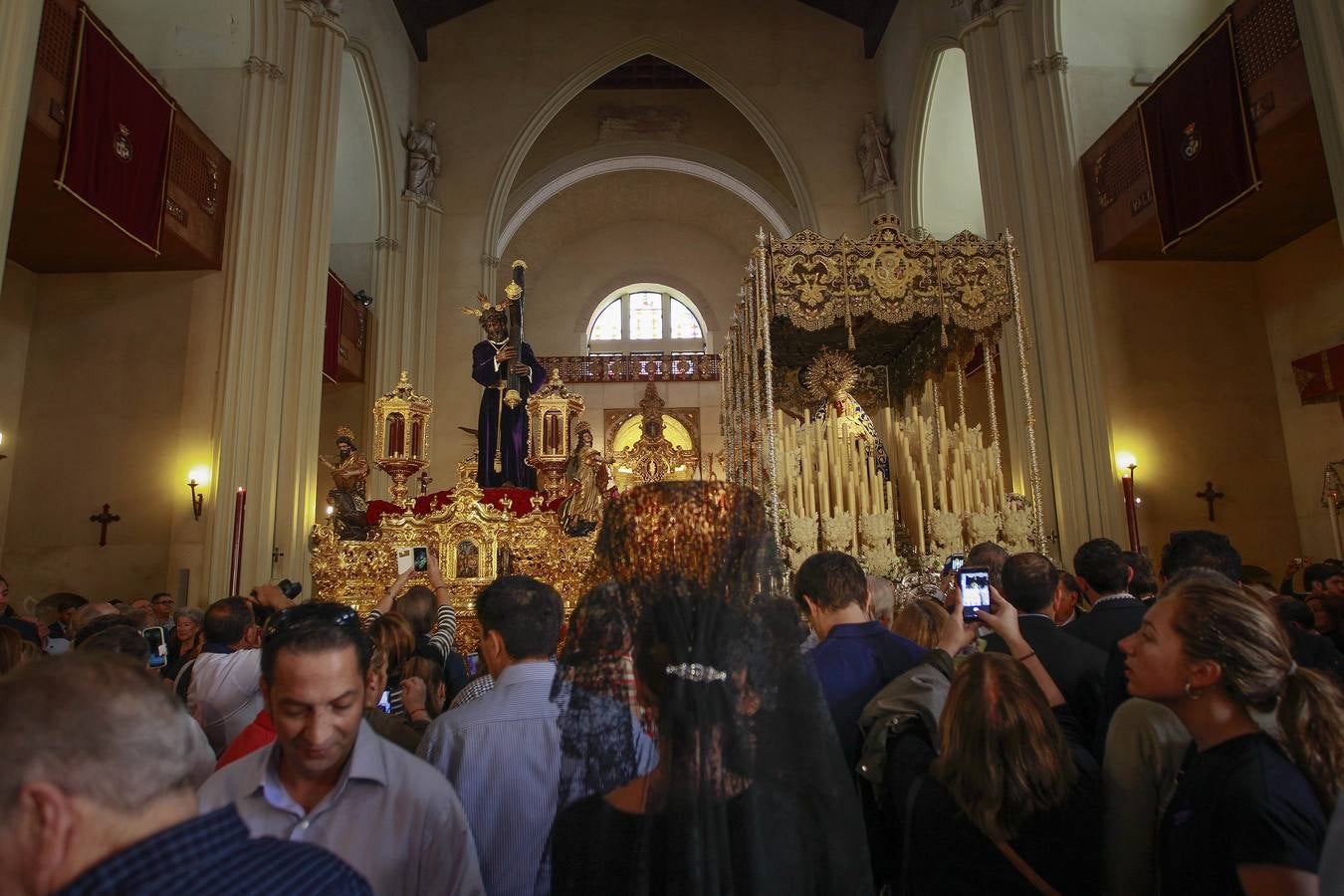 Visita a los templos del Calvario, la Esperanza de Triana y los Gitanos