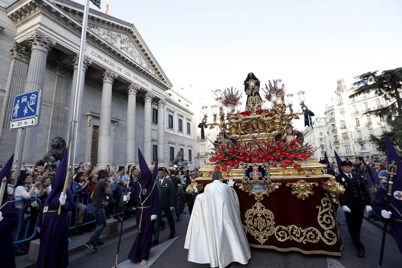 Miles de madrileños han arrebatado las calles para ver al "Señor de Madrid"