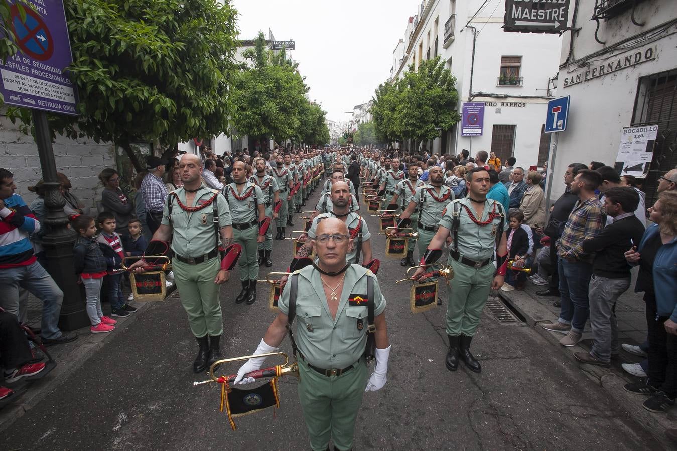 Las fotos del Vía Crucis de La Caridad del Viernes Santo de la Semana Santa de Córdoba 2017