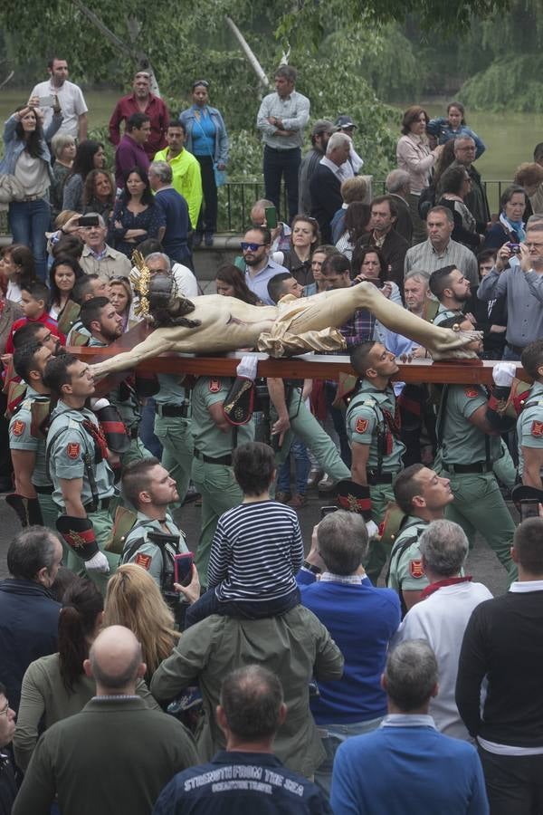 Las fotos del Vía Crucis de La Caridad del Viernes Santo de la Semana Santa de Córdoba 2017