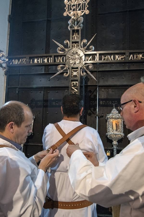 Las fotos de la Soledad de San Buenaventura en el Viernes Santo de la Semana Santa de Sevilla 2017