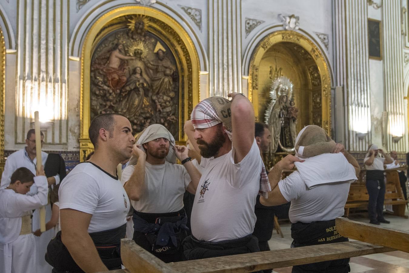 Las fotos de la Soledad de San Buenaventura en el Viernes Santo de la Semana Santa de Sevilla 2017