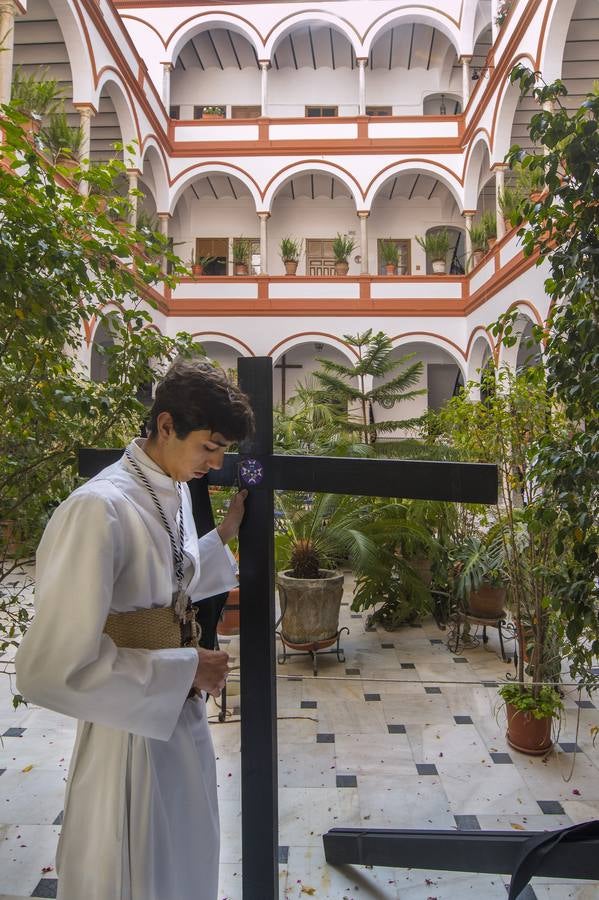 Las fotos de la Soledad de San Buenaventura en el Viernes Santo de la Semana Santa de Sevilla 2017