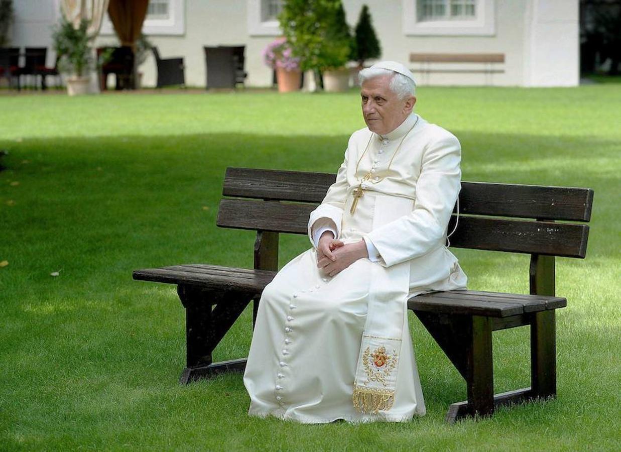 El Papa Benedicto XVI descansa en Bressanone, cerca de Bolzano, al norte de Italia