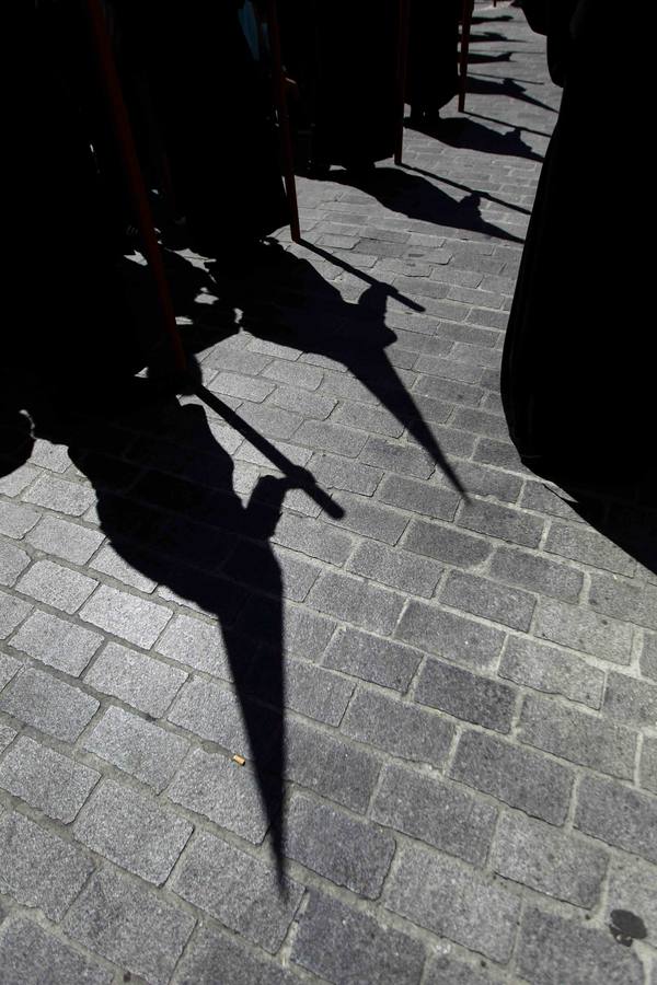 Los Servitas en su salida procesional en el Sábado Santo de la Semana Santa de Sevilla 2017