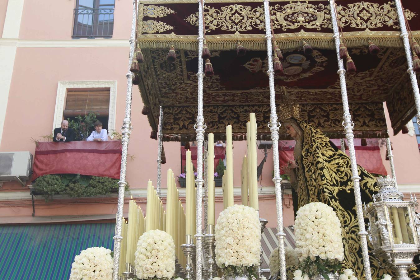 Los Servitas en su salida procesional en el Sábado Santo de la Semana Santa de Sevilla 2017