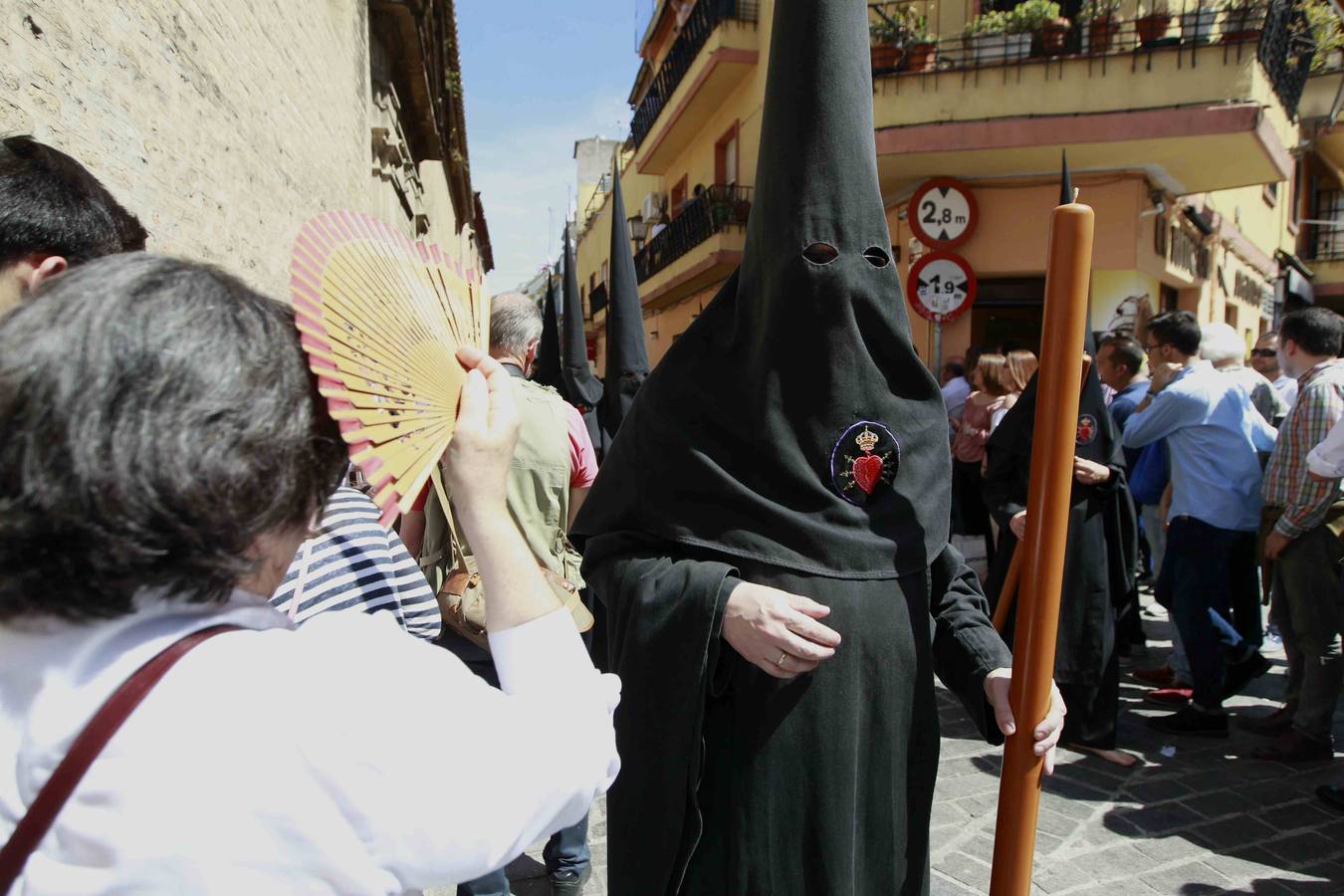 Los Servitas en su salida procesional en el Sábado Santo de la Semana Santa de Sevilla 2017