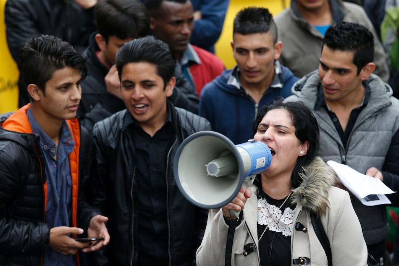 Los disturbios se generalizaron poco después de que comenzase la manifestación anti fascista. 