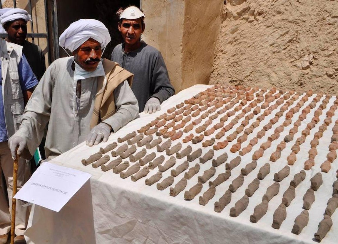 Un portavoz de Antigüedades en El Cairo cifró en 1.500 las estatuillas de «ushebtis» (amuletos).. 