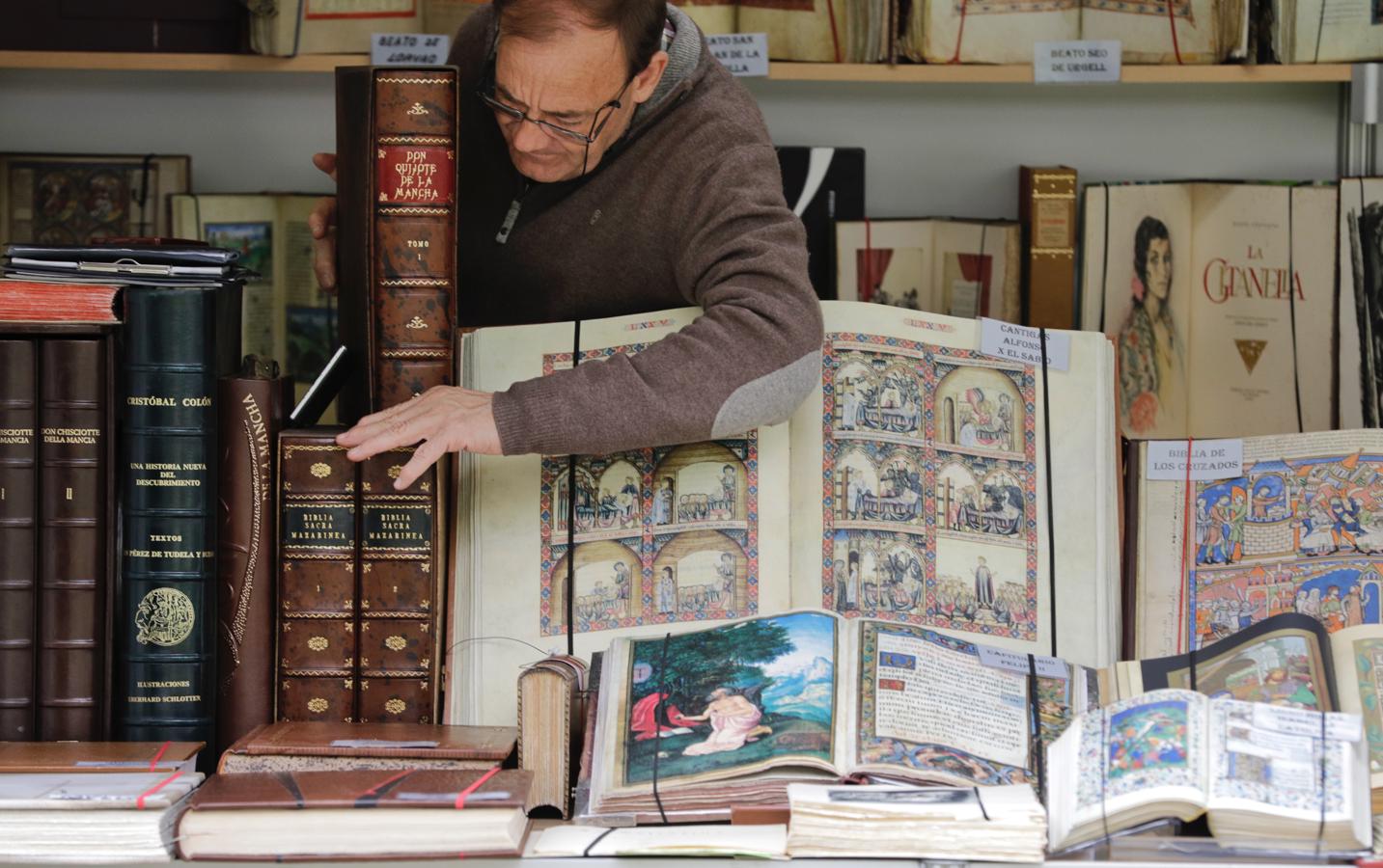 Valencia acoge la Feria del Libro en los Jardines de Viveros. 