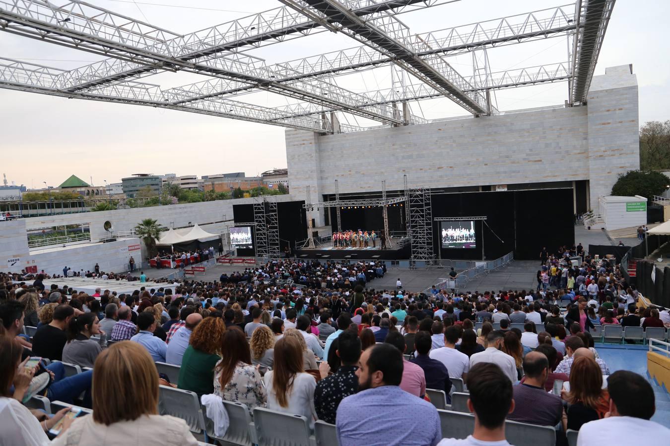 Los más grandes del Carnaval ponen bocabajo el Auditorio Rocío Jurado