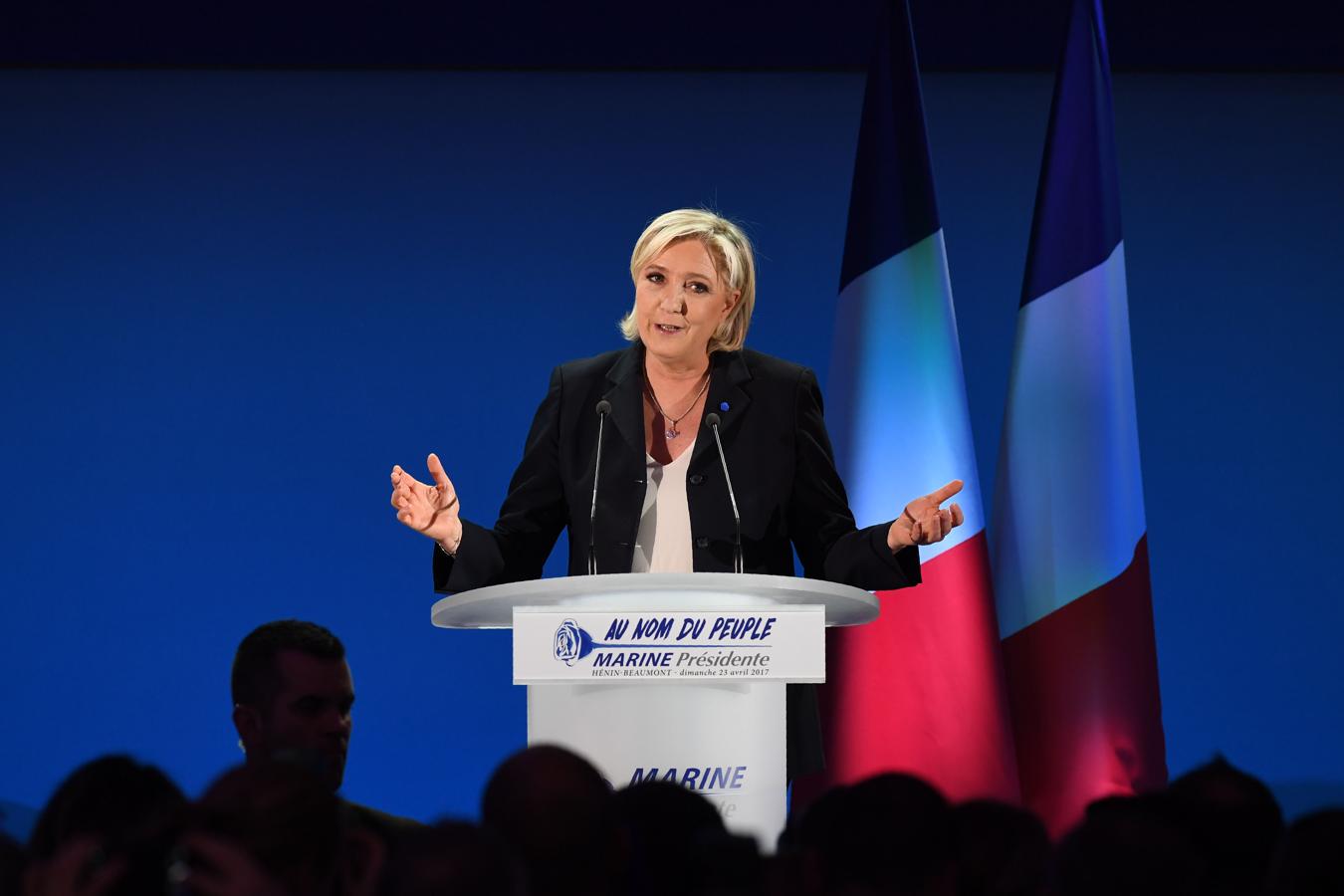 La candidata del Frente Nacional, Marine Le Pen, al conocer su segundo puesto: «La primera etapa que debe conducir a los franceses al Elíseo está superada». 