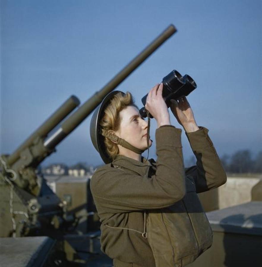 Vigilando los cielos en diciembre de 1942. 