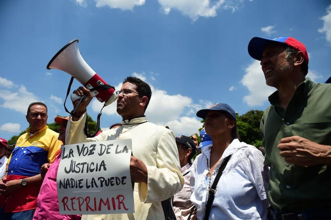 Manifestantes en Caracas contra el Gobierno de Maduro. 