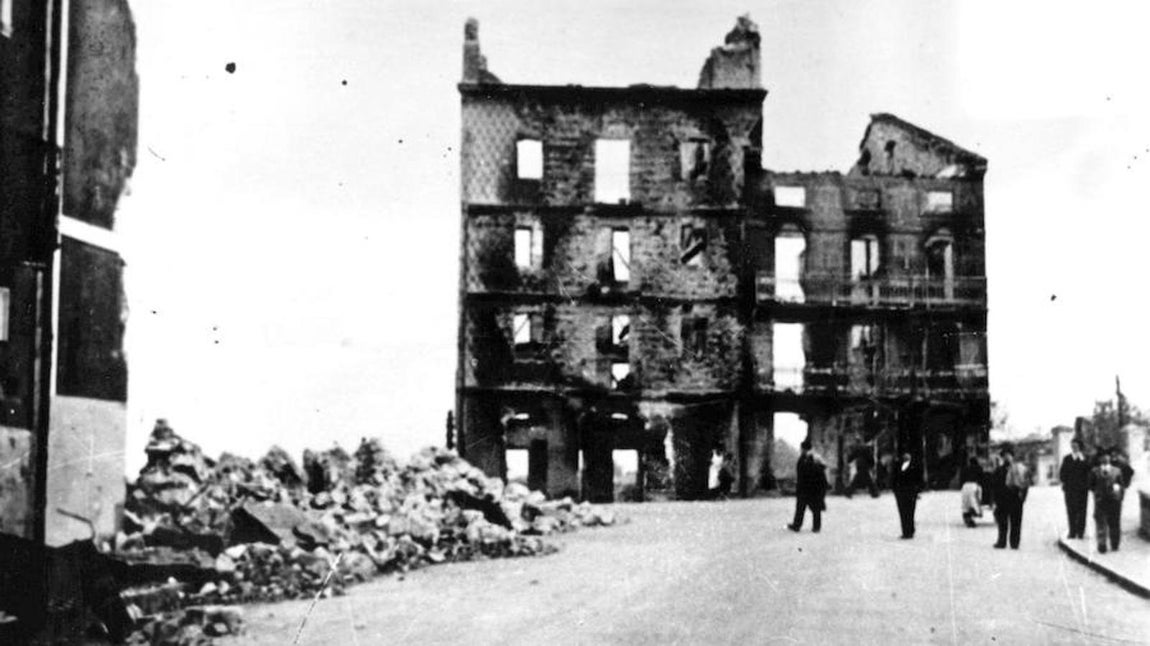 El ataque se produjo en torno a las seis de la tarde. Los aviones descargaron tanto bombas explosivas como incendiarias. 