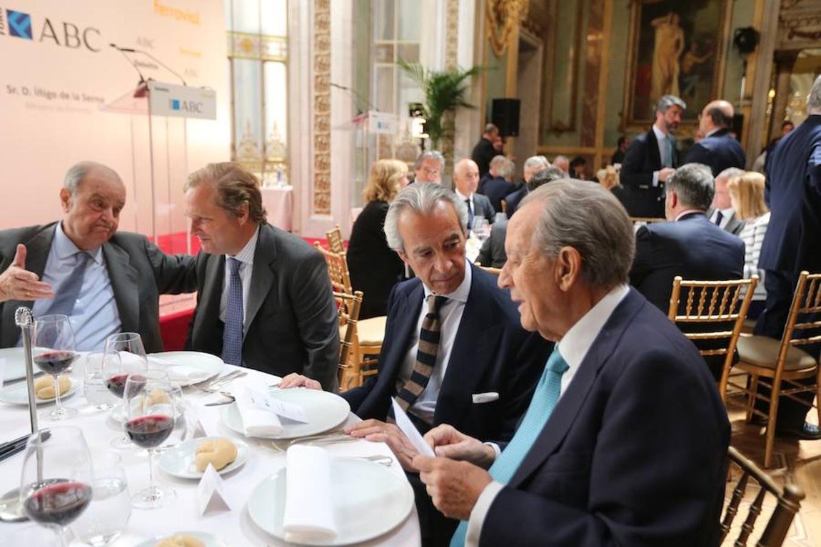 Los invitados al Foro ABC, en el que ha intervenido el ministro de Fomento, Íñigo de la Serna. 
