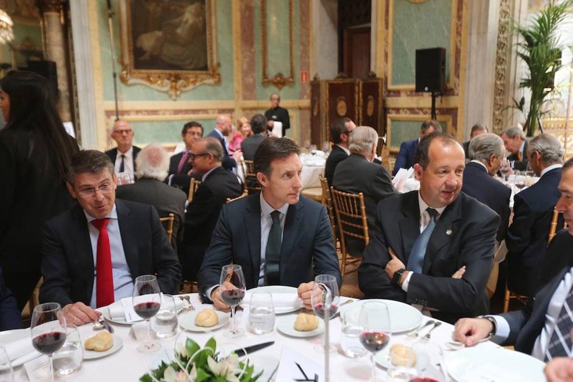 Los invitados al Foro ABC, en el que ha intervenido el ministro de Fomento, Íñigo de la Serna. 