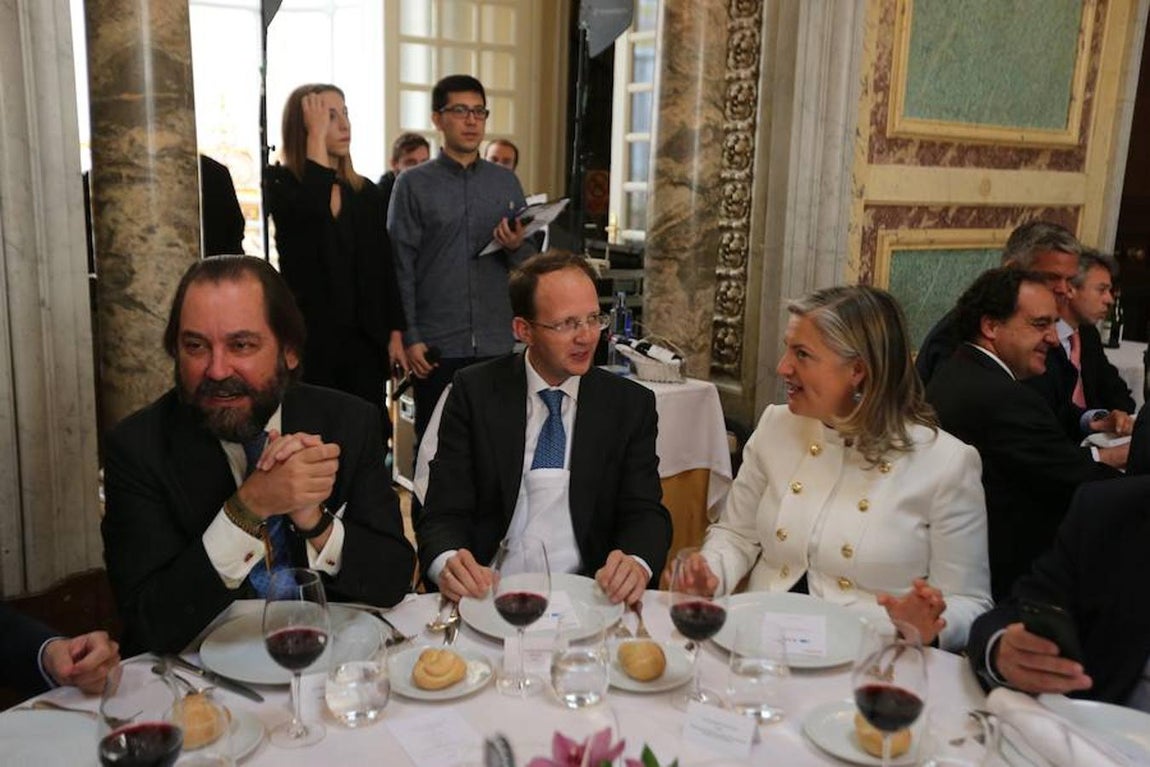 Los invitados al Foro ABC, en el que ha intervenido el ministro de Fomento, Íñigo de la Serna. 