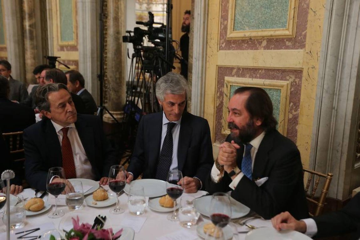 Los invitados al Foro ABC, en el que ha intervenido el ministro de Fomento, Íñigo de la Serna. 