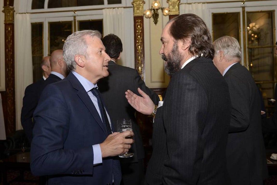 Los invitados al Foro ABC, en el que ha intervenido el ministro de Fomento, Íñigo de la Serna. 