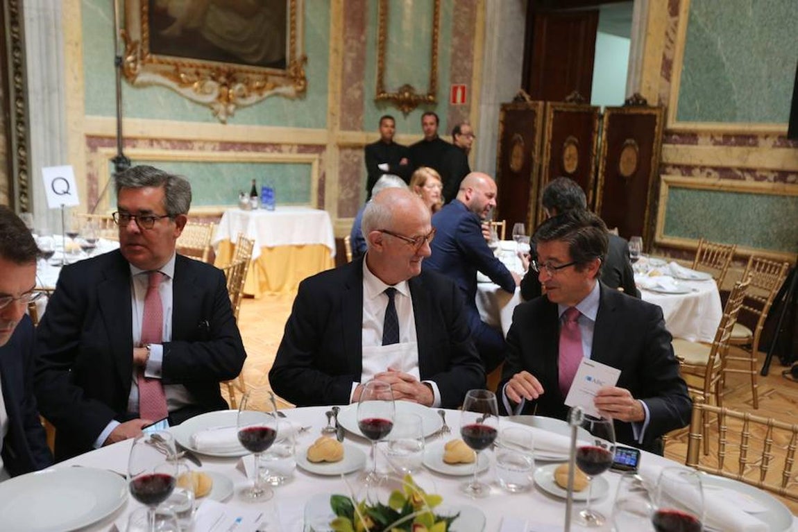 Los invitados al Foro ABC, en el que ha intervenido el ministro de Fomento, Íñigo de la Serna. 
