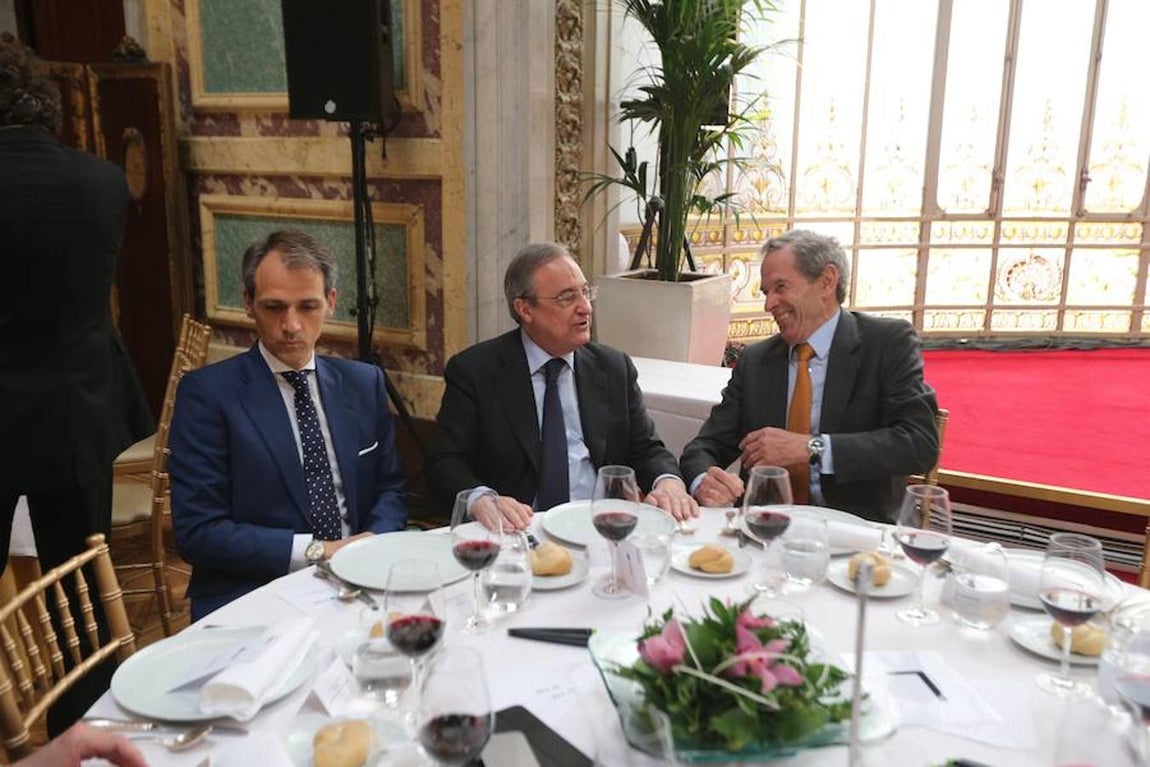 Los invitados al Foro ABC, en el que ha intervenido el ministro de Fomento, Íñigo de la Serna. 