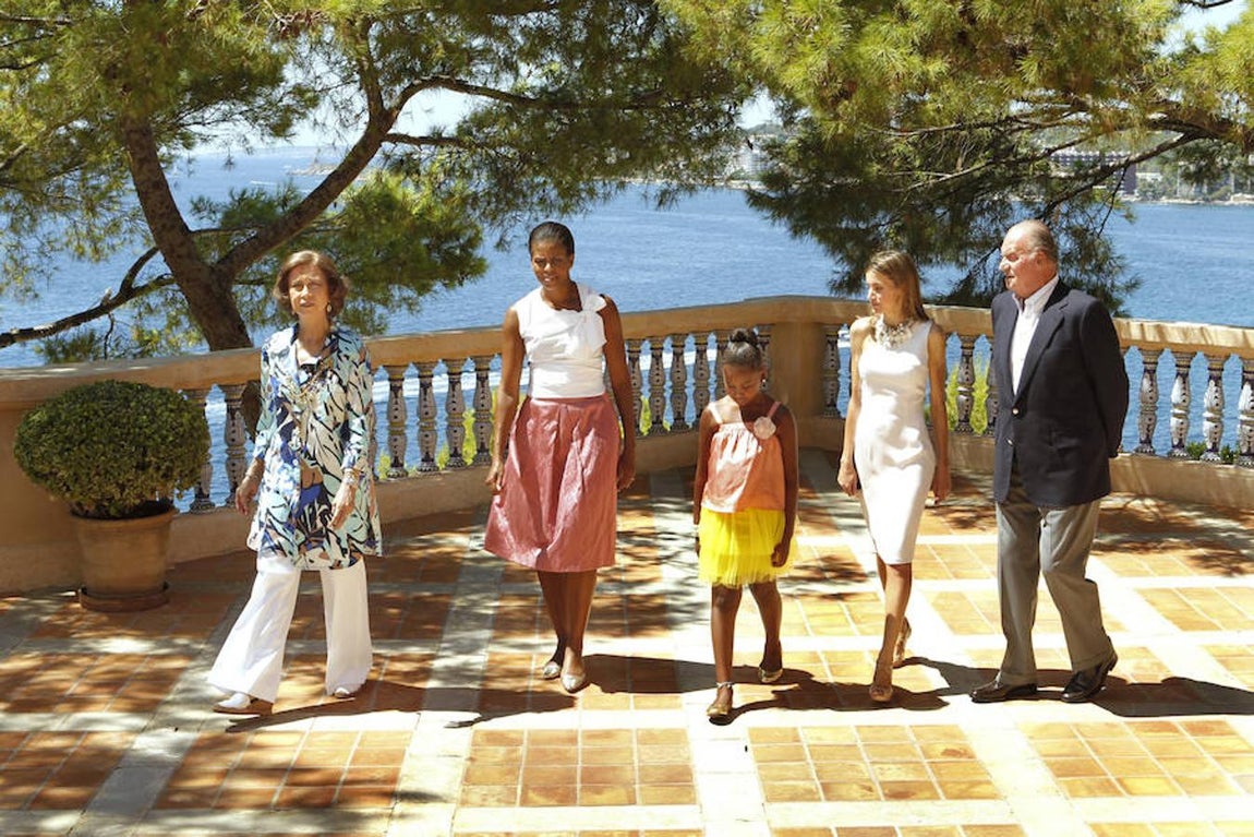 En agosto de 2010, los Reyes y Doña Letizia con Michelle y Sasha Obama. 