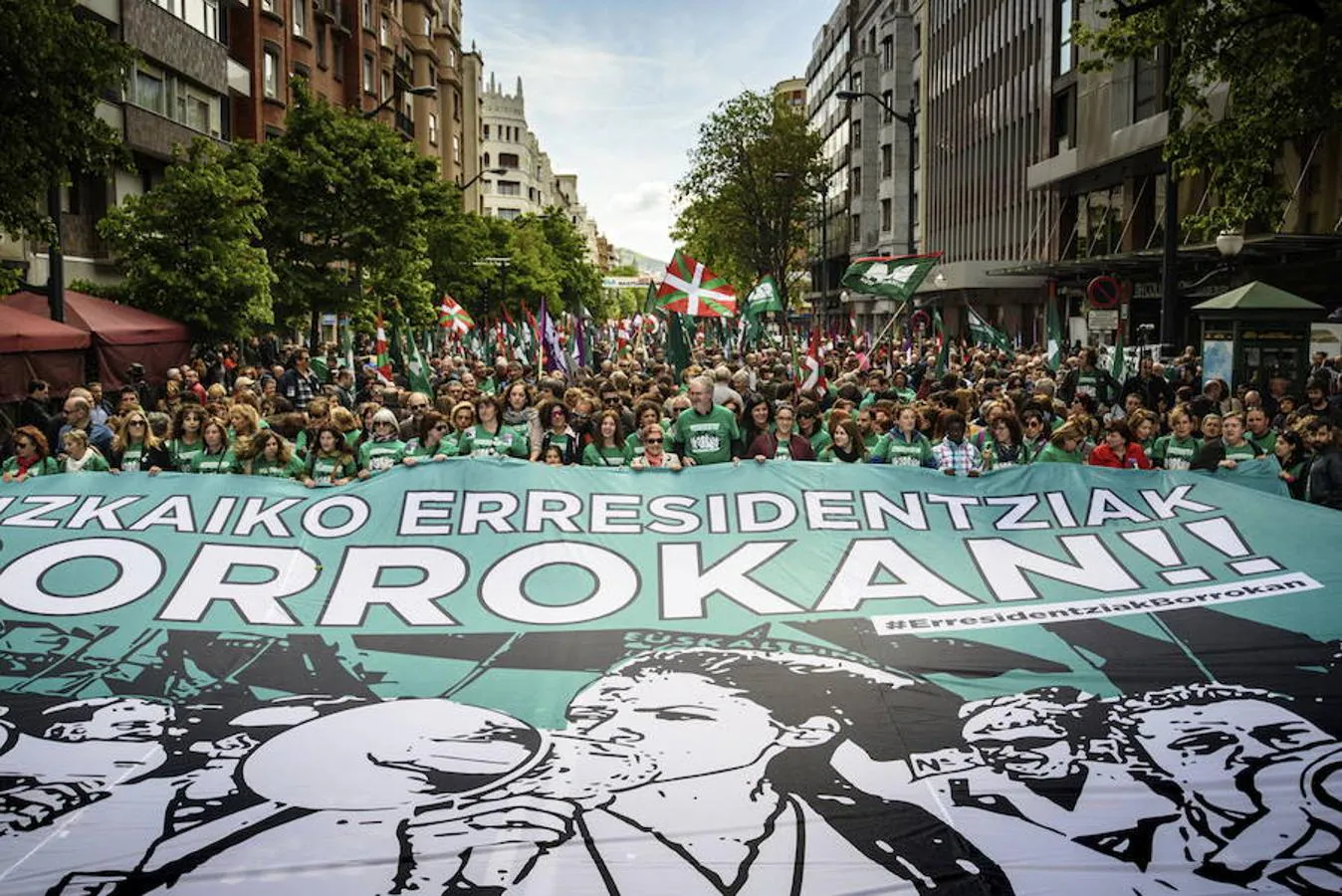 Miles de personas han participado hoy en el País Vasco en las manifestaciones sindicales convocadas con motivo del Primero de Mayo, en la que un denominador común ha sido la denuncia de la actual "precariedad" laboral