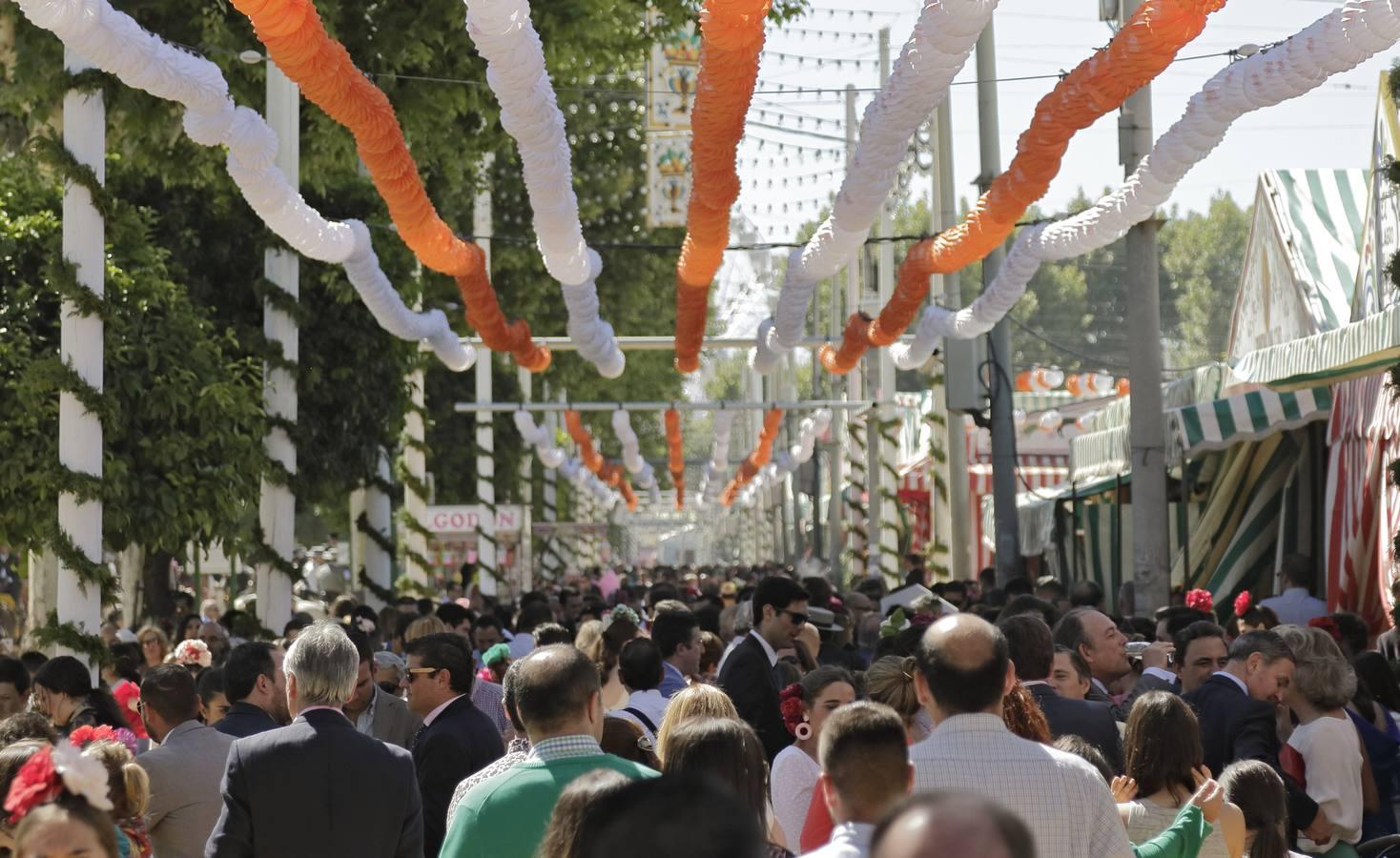 El festivo provocó que casi no se pudiera andar por las calles del real a media tarde