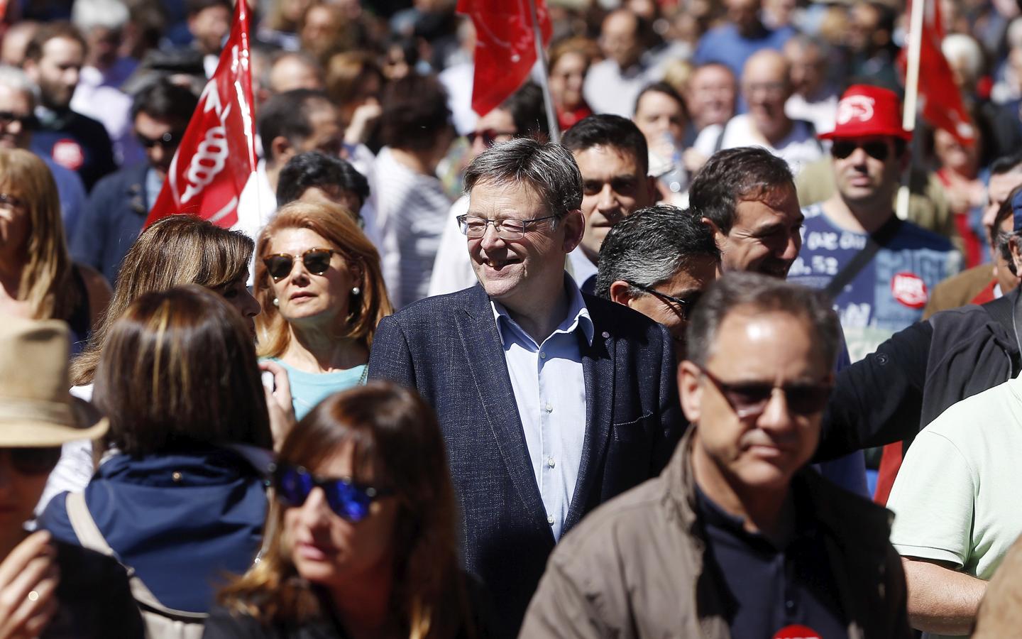 Ximo Puig en la marcha del Primero de Mayo en Valencia