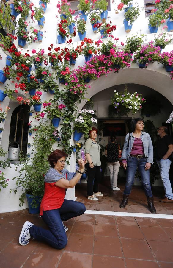 En imágenes, una ruta por los patios de Santiago y San Pedro