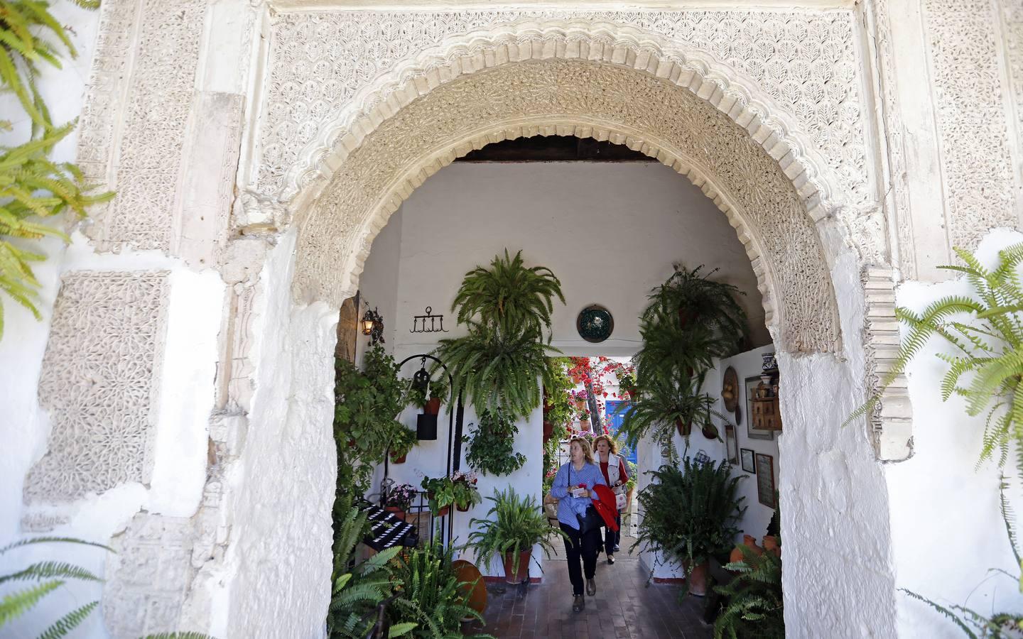 En imágenes, una ruta por los patios de Santiago y San Pedro