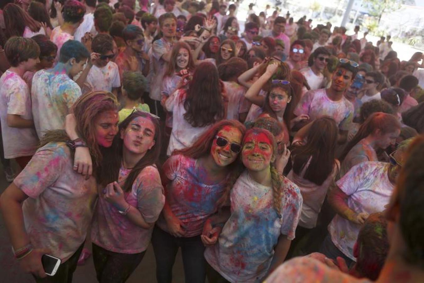 Las mejores imágenes de la carrera de colores (Holi run) de las Escuelas Católicas de Cádiz