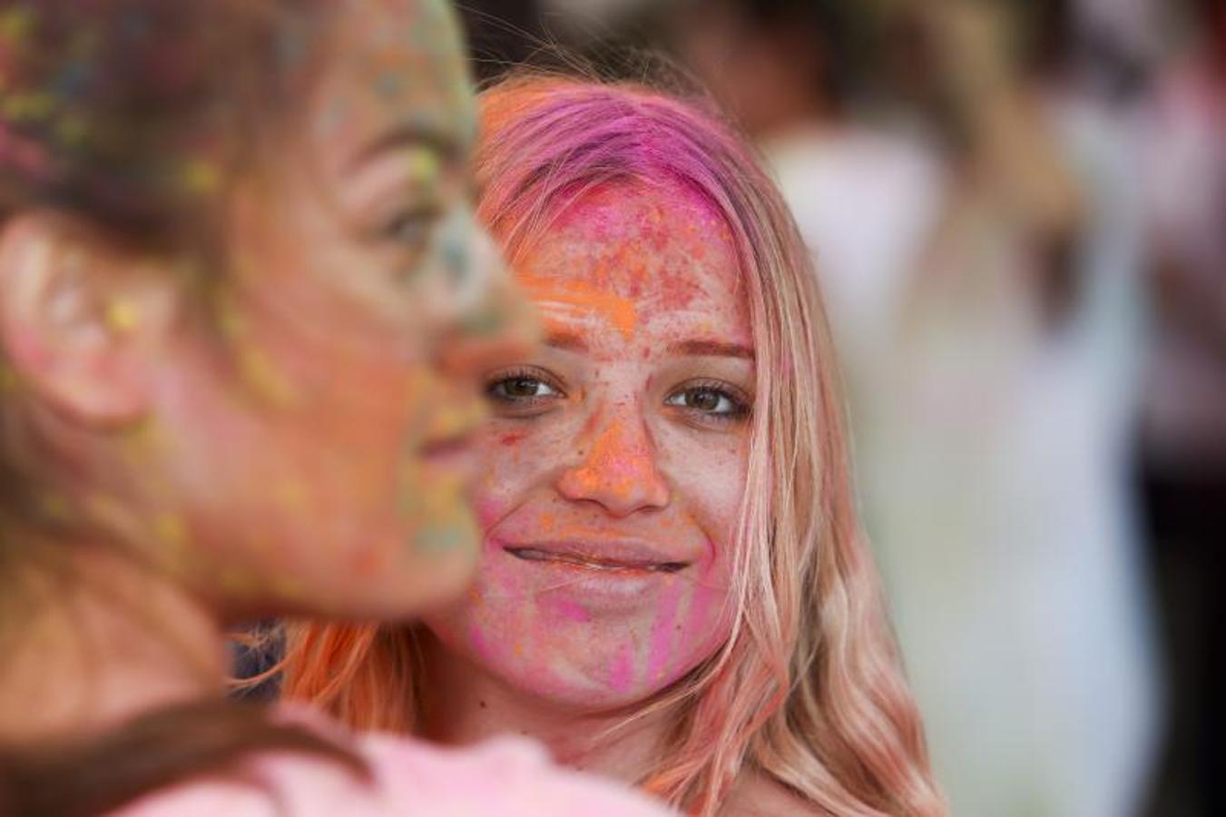 Las mejores imágenes de la carrera de colores (Holi run) de las Escuelas Católicas de Cádiz