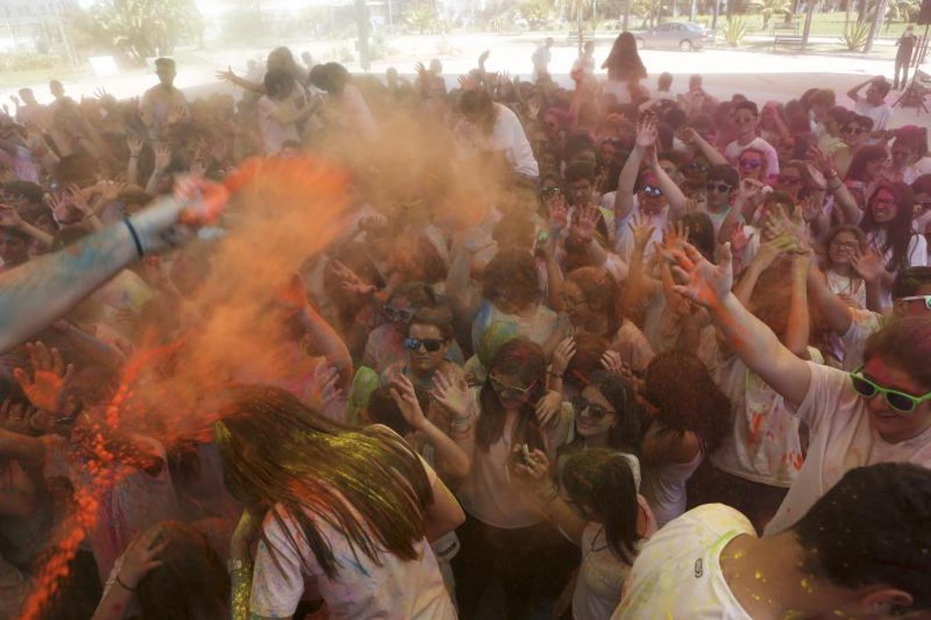 Las mejores imágenes de la carrera de colores (Holi run) de las Escuelas Católicas de Cádiz