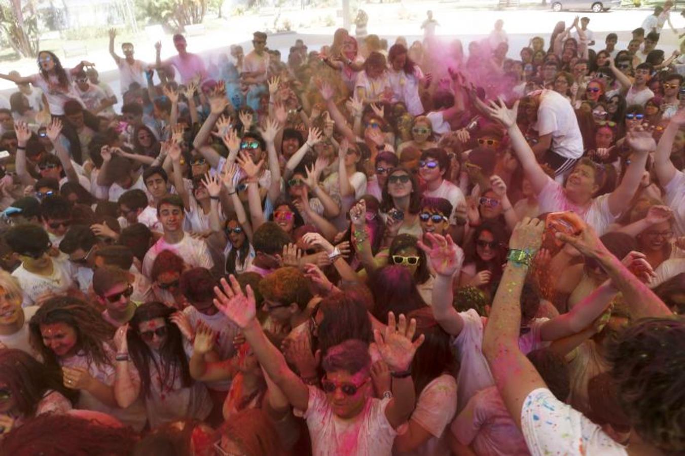 Las mejores imágenes de la carrera de colores (Holi run) de las Escuelas Católicas de Cádiz