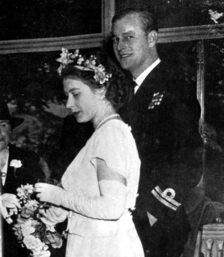 Desde el primer día, el Príncipe Felipe se ha mostrado como un continuo apoyo a su mujer y renuncia a todo protagonismo