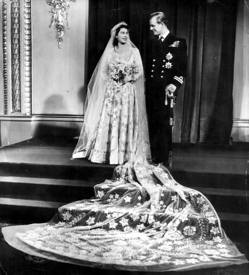 Contrajo matrimonio con Isabel de Inglaterra el 20 de noviembre de 1947, el día en que falleció Jorge VI y su hija Isabel ascendió al trono