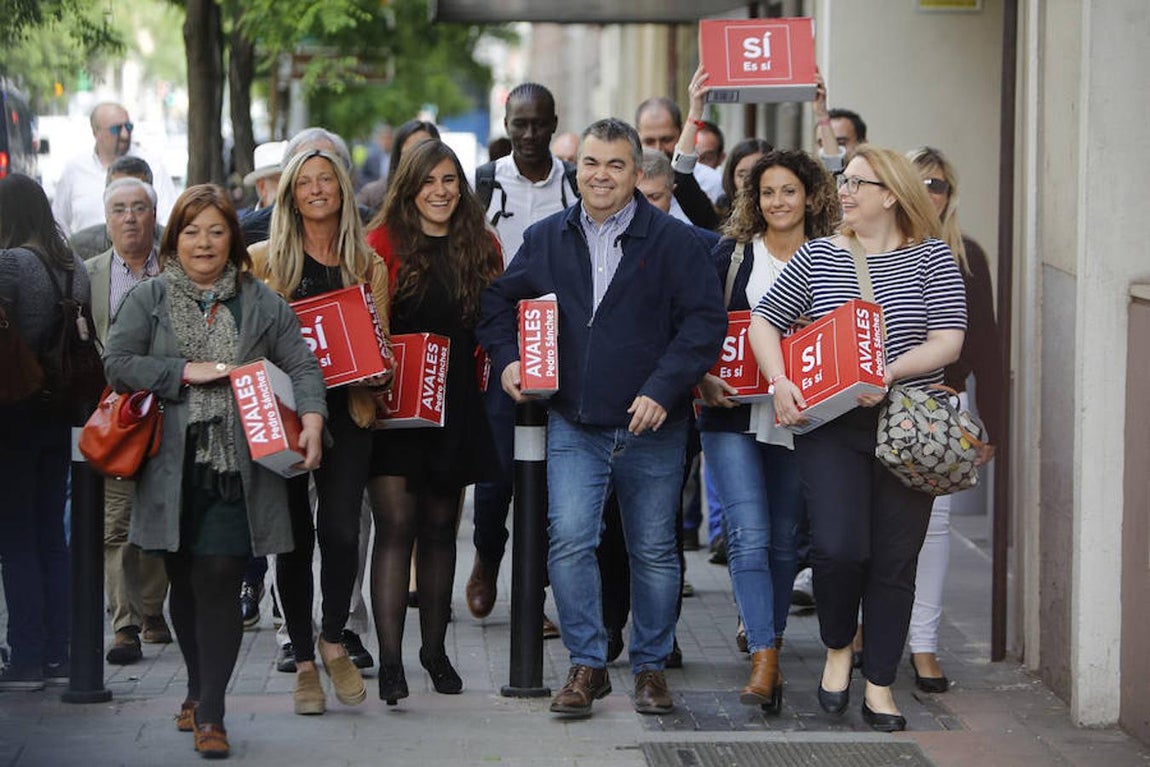 El equipo de Pedro Sánchez llega a Ferraz. 