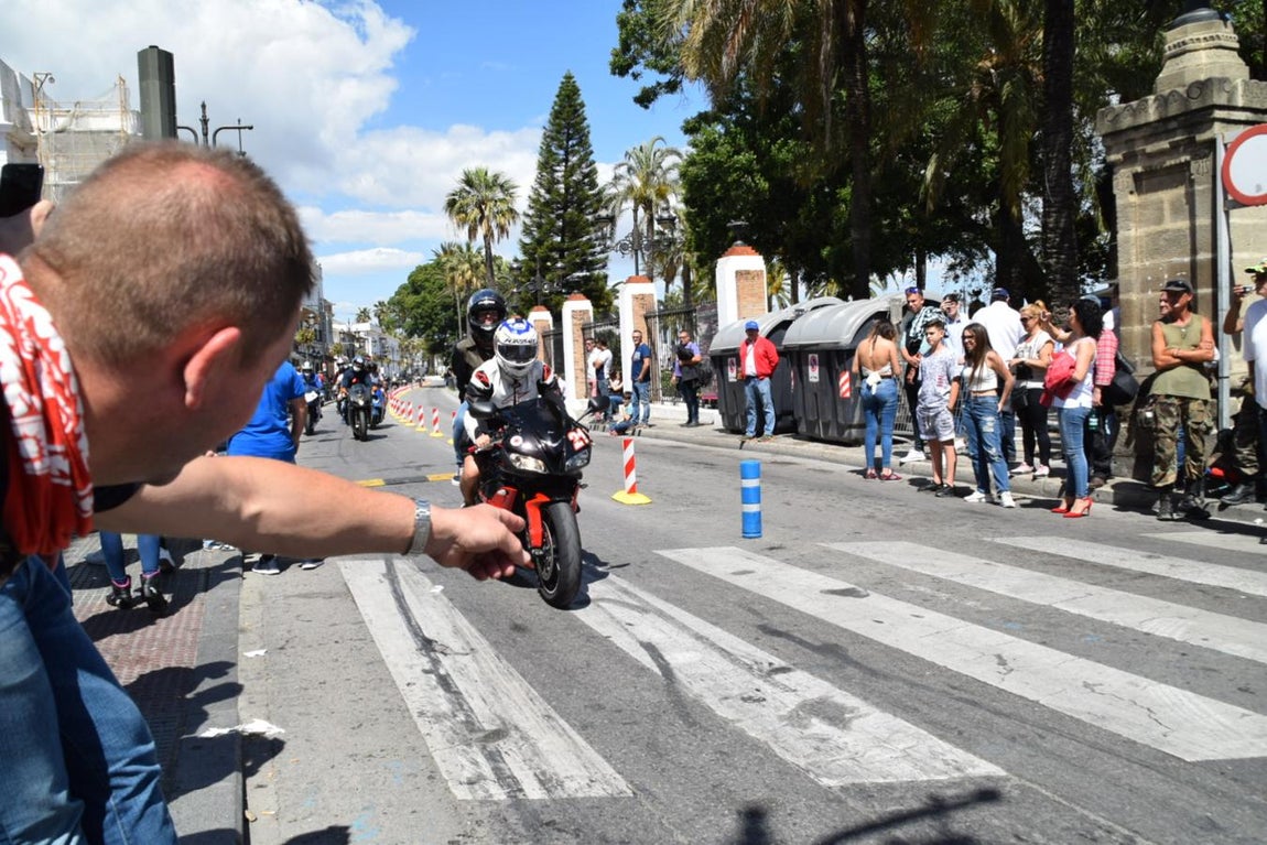 Imágenes: Los moteros toman El Puerto en un sábado radiante