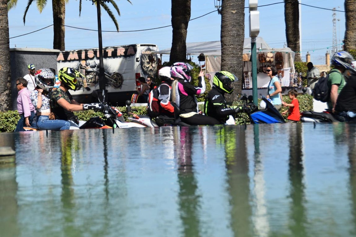 Imágenes: Los moteros toman El Puerto en un sábado radiante