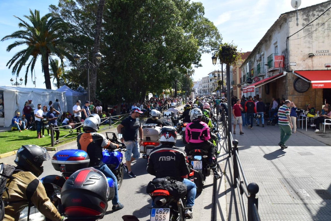 Imágenes: Los moteros toman El Puerto en un sábado radiante