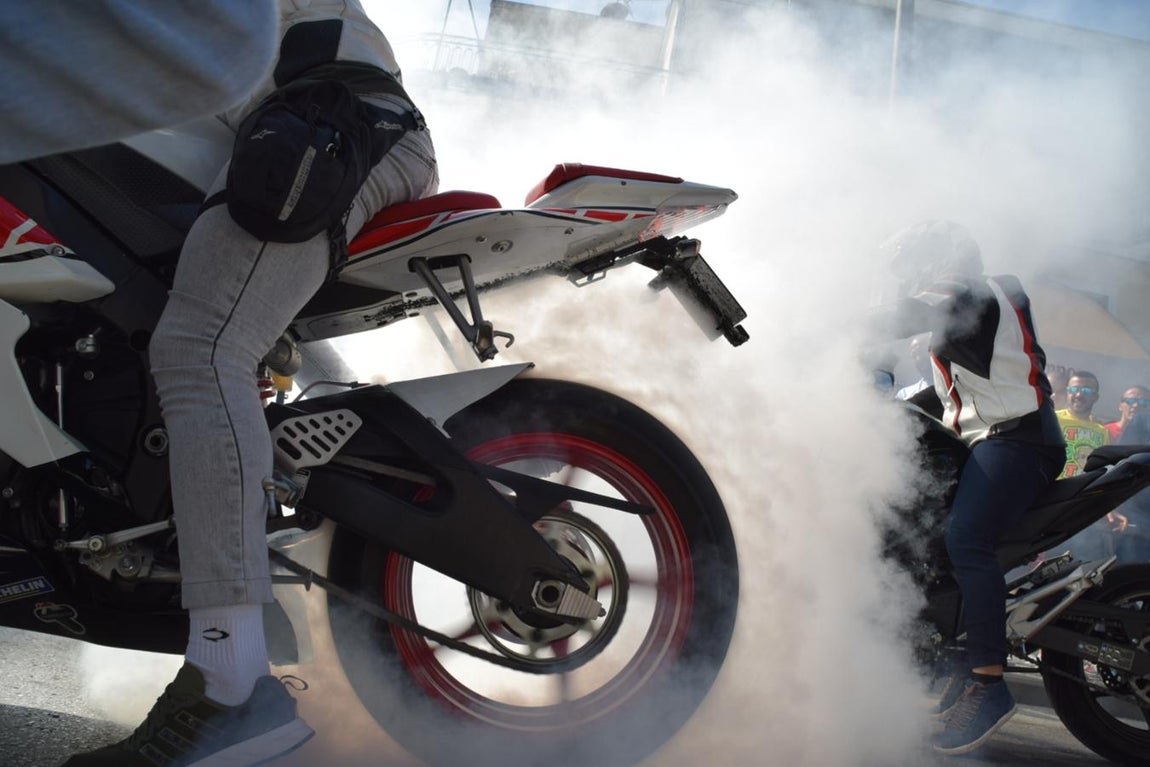 Imágenes: Los moteros toman El Puerto en un sábado radiante