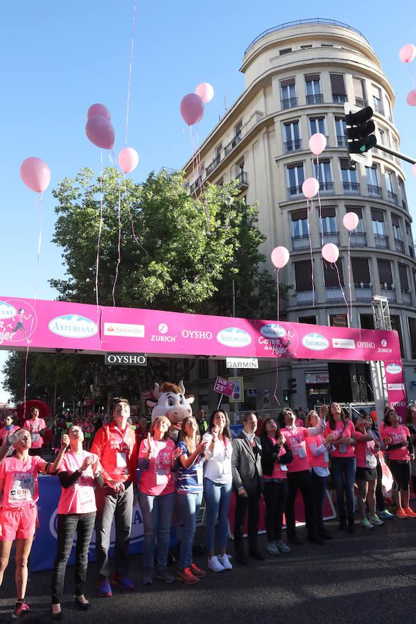 Las corredoras de la marea rosa portaban idéntico dorsal, el 016, para difundir el número de atención a las víctimas de la violencia de género. 
