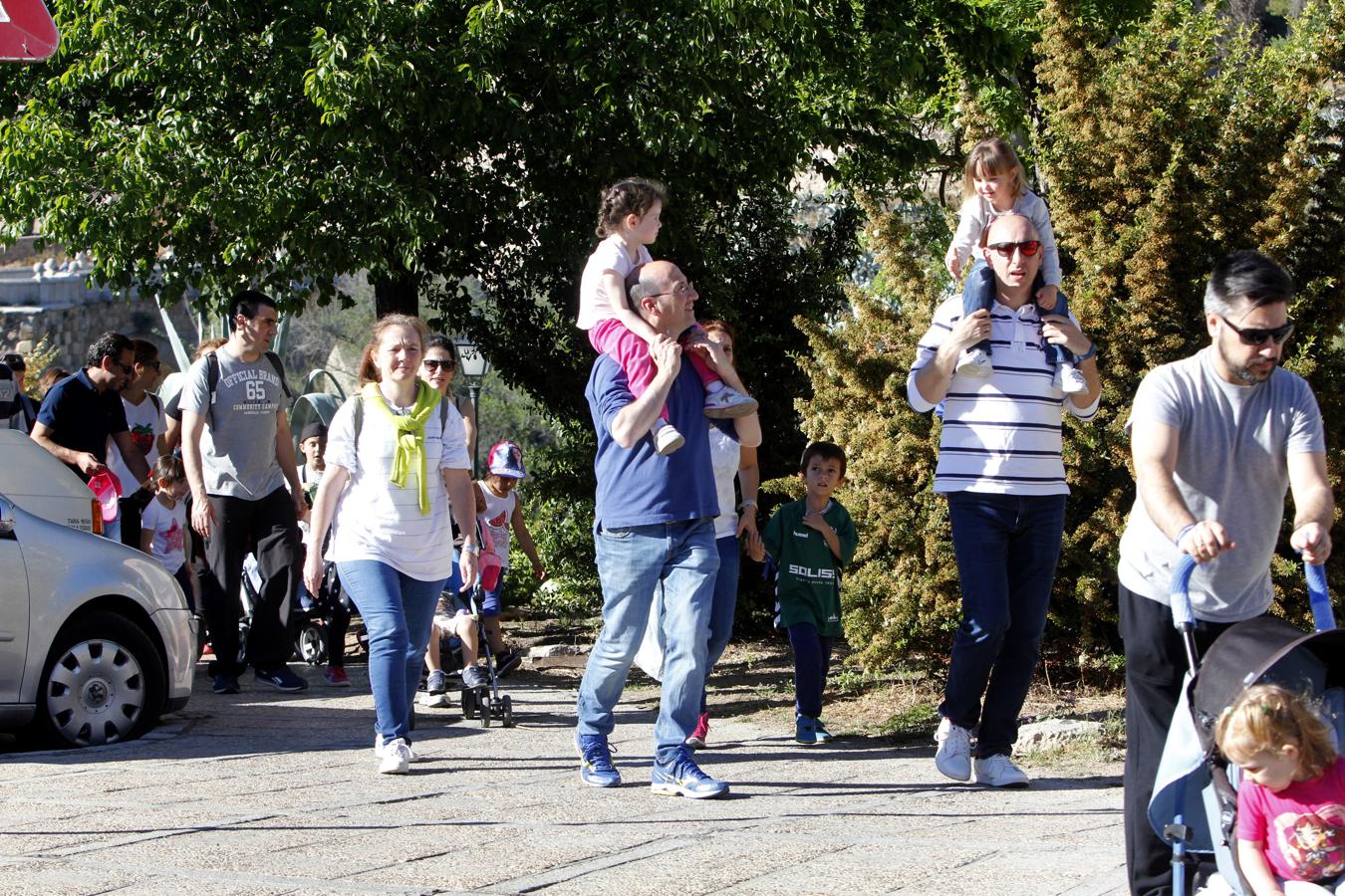 El colegio Santiago el Mayor, de marcha solidaria por el Valle